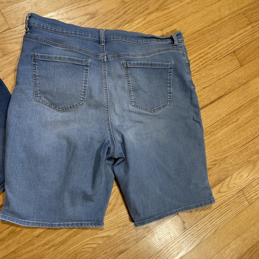 2 pair Gloria Vanderbilt Amanda Bermuda Denim Jean Shorts size 18 - Picture 10 of 14